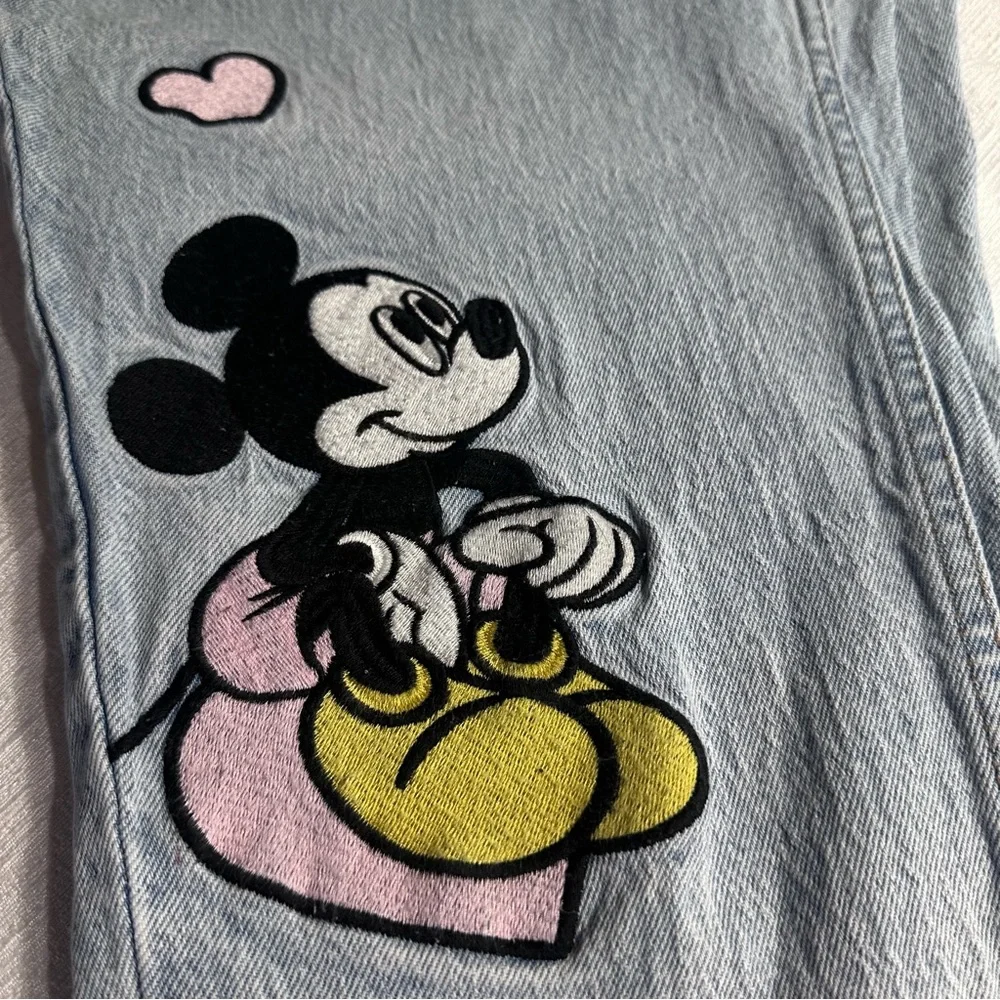 Her Universe Disney Light Blue Mom Jeans with Mickey & Minnie Heart Design Sz 22 - Picture 12 of 14